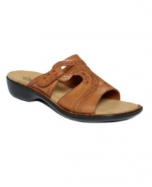 Take your feet for a ride with the super stylish and comfortable Ina Dashing sandals from Clarks. With a slip-on silhouette and subtle leather stitch-work, this casual look is both fashionable and functional.