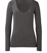 Stylish long sleeve shirt from fine viscose stretch - Very soft and comfortable quality - Classic color anthracite - With a wide, feminine V-neck - The cut is slim, fitted and slightly longer, no cuffs - Casual, yet dressed up alternative to a blouse - Goes with a pant suit, jeans, cardigan