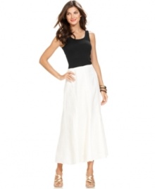 A full maxi silhouette rendered from breezy linen lends a beach-inspired touch to this Ellen Tracy skirt.