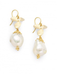 THE LOOKWhite baroque pearl detailsFlower accents with leaf setting18k yellow goldplated brassEar wireTHE MEASUREMENTLength, about 1.5ORIGINMade in USA