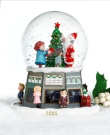 Show you believe in all the magic of Christmas with the adorable Yes, Virginia snow globe. Ollie and Virginia, the little girl who famously asked, Is there a Santa Claus? say hello to St. Nick in this heartwarming holiday scene from the animated short. (Clearance)