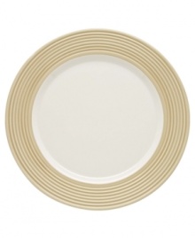 The charming porcelain Tin Can Alley dinner plates feature a seven-ringed border. Mix and match with other Tin Can Alley Khaki pieces from Lenox for a subtly varied table setting. Qualifies for Rebate