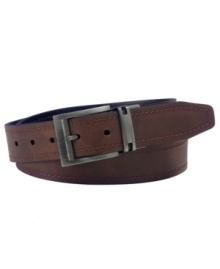 With a twist buckle, this reversible casual belt from Fossil features a gunmetal silver buckle and reverses from brown to black.