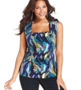 A ruched front lends a slenderizing look to Style&co.'s sleeveless plus size top, featuring a standout print-- it's an Everyday Value!