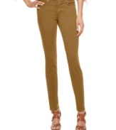 A new neutral for spring, these Else skinny jeans hit on the colored denim trend with this versatile Saddle wash.