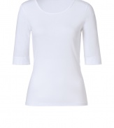 With a cool cut in soft organic cotton, Closeds elbow sleeve tee is a modern take on this must-have essential style - Scoop neckline, elbow-length sleeves - Slim fit - Wear with a boyfriend blazer, skinny jeans and booties