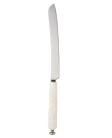 An embossed vine motif and shiny white glaze makes this Lenox cake knife worthy of cutting and plating even the finest confections. Coordinates with Opal Innocence Carved dinnerware. Qualifies for Rebate