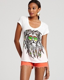 Add edge to your summer wardrobe with this free-spirited Lauren Moshi tee, emblazoned with a super-cool lion graphic.