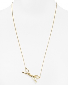 Take a bow. Cast in 12-karat gold plate, this delicate kate spade new york necklace flaunts a sweet simplicity.