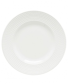 This Wickford accent plate ties in timeless sophistication with every meal. Versatile white porcelain in a clean, contemporary shape is embossed with a twisting rope pattern.