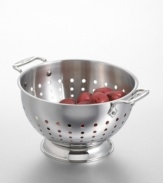 This large, beautifully polished 5-Quart stainless steel colander is perfectly suited for the modern kitchen. Large handles are attached using non-corrosive rivets. Dishwasher safe.