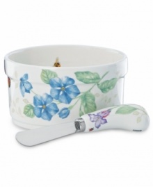 The whimsical butterflies and blooms of Lenox Butterfly Meadow dinnerware grace this charming dip bowl, an irresistible way to serve hummus, preserves or cream cheese. With coordinating spreader.