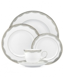 Bordered with delicate platinum flowers, the Lenox Bloomfield oval platter brings refreshing elegance to sure-to-be memorable occasions. Timeless bone china in pure white complements just about any setting.