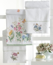 Elegant yet whimsical, the Butterfly Meadow fingertip towels are woven with the grace and style you can expect from Lenox. Inspired by dinnerware, these towels have a design created by artist Louise LeLuyer.