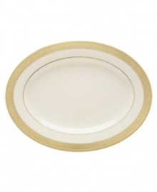 A classic hand crafted collection from Lenox, this Westchester oval platter brings distinctive beauty to the table, featuring sturdy bone china and exquisitely etched gold borders for a lustrous glow.