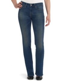 Levi's offers perfect-fit jeans to contour all your curves with these easy skinnies. The slightly weathered wash offers vintage-inspired style, while the fit flatters without gapping or pulling!