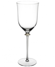 Simple yet elegant, the Samarkand goblet from Villeroy & Boch offers a graceful finish to any table, featuring a pristine silhouette in opulent hand blown crystal.