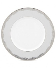 Bordered with delicate platinum flowers, the Lenox Bloomfield accent plate brings refreshing elegance to sure-to-be memorable occasions. Timeless bone china in pure white with a band of pewter complements just about any setting.