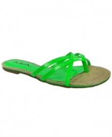 A great thong in equally great hues. Mia's Preta thong sandals are perfect for every summer scenario.