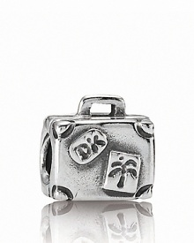 Commemorate a special vacation and celebrate wanderlust with a sterling silver suitcase charm from PANDORA.