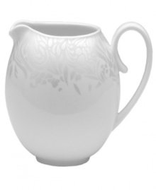 A soft, feminine look with Denby durability, the Lucille Silver creamer offers enduring everyday style. Shimmering swirls adorn creamy bone china in a pattern inspired by vintage lace and designed by English stylemaker, Monsoon.