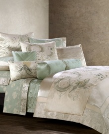 Reminiscent of traditional Eastern textile designs, this Harmoni flat sheet features a green lily print in lush 400-thread count cotton sateen.The achieved look brings a comforting sense of serenity to your Natori bedding ensemble.