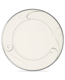 Fluid platinum scrolls glide freely throughout the beautiful fine china Platinum Wave dinner plates from Noritake. Easy to match with any decor, the fresh and elegant Platinum Wave collection of dinnerware and dishes exudes a timeless look for fine dining or luxurious everyday meals.