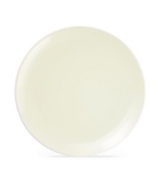 Full of possibilities, Noritake's ultra-versatile Colorwave white dinnerware offers dinner plates that are crafted of hardy stoneware with a half glossy, half matte finish in pure white. Mix and match with square shapes or any of the other Colorwave shades.