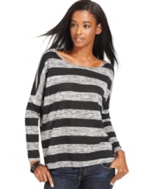 In a stylishly slouchy shape, this Tee By Big Star striped top pairs perfectly with all your skinny jeans!