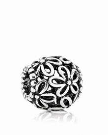 This sterling silver PANDORA charm features a feminine floral design reminiscent of a wildflower field.