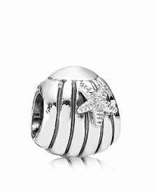 Keep beachy memories alive with PANDORA's beautiful seashell charm in polished sterling silver.