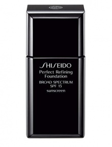 A light liquid foundation that blends seamlessly to instantly erase conspicuous pores, acne scars, and skin roughness for perfectly even, long-lasting coverage. Minimizes shine while optimizing the moisture balance of the skin. Offers an exquisitely smooth, refined finish for 15 beautiful hours.Exclusive Hydro-Producing Complex optimizes skin moisture levels and provides long-lasting hydration.