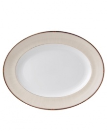 A subtle linear pattern, tiny check detail and lustrous gold banding make this Wedgwood oval platter a beautiful complement to the exotic florals of Pashmina dinnerware. In dishwasher-safe bone china for effortless elegance.