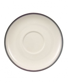 A perfect complement to the after-dinner cup, this Design Naif saucer features a double-banded edge in premium Villeroy & Boch porcelain.