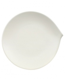 Reshape modern tables with the Flow salad plate from Villeroy & Boch. A fluid, asymmetrical design in white fine china offers unconventional elegance for every meal and occasion.