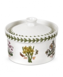 With the beloved true-to-life blooms of the Portmeirion dinnerware collection, the Botanic Garden mini casserole is a must for nature-loving cooks in oven- and dishwasher-safe porcelain. Ideal for sides or personal-sized entrees!