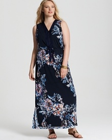 Baroque florals wind the length of this Tahari Woman dress, while a crisp navy hue lends polish to the floor-sweeping silhouette. Team with strappy leather sandals for a look brimming with boho-charm.