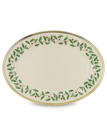 What finer things can there be than this? Part of an exquisite china collection from Lenox, this oval platter is thoughtfully detailed with a 24K gold trim.