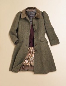 The princess coat in refined wool tweed is tailored for a timeless look with hallmark details in a flattering fit-and-flare silhouette.Round velvet collarLong sleevesButton-frontFlap welt pocketsPrincess seamsFully linedWoolDry cleanImported Please note: Number of buttons may vary depending on size ordered. 