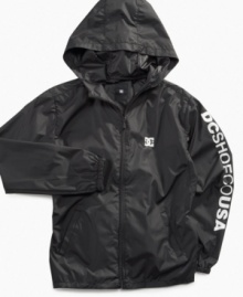 When the weather turns this Cambria windbreaker from DC Shoes keeps out the wind and rain to let him roll in style.