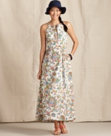 A stylized floral print brings this ultrachic maxi dress to life, from Tommy Hilfiger. Best of all -- it has pockets!