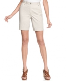 Karen Scott's crisp straight-leg shorts are wardrobe staples. Dress them up with a button-down shirt and wedges, or keep them casual with a tee and flats!