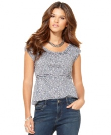 Dainty dots adorn this cute top from DKNY Jeans. Made from 100% cotton, and featuring smart ruching for a flattering fit, it's the perfect topper with jeans!