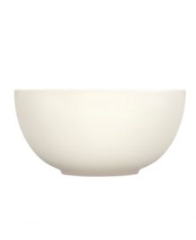 With a minimalist design and unparalleled durability, the Teema serving bowl from Iittala's collection of white dinnerware makes preparing and serving meals a cinch. Featuring a sleek profile in timeless white porcelain by Kaj Franck for Iittala.