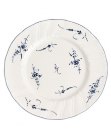 First introduced in 1768, the Vieux Luxembourg pattern is truly timeless. Dainty sprays of dark blue flowers adorn dinner plates of this creamy white collection from Villeroy & Boch for a charming tabletop that will captivate guests for years to come.