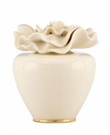 With the look of a peony and sweet smell of apple blossoms, this pretty porcelain diffuser from Lenox has a beautiful presence in any setting. Qualifies for Rebate