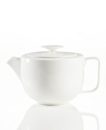 Set 5-star standards for your table with the sleek Bone China teapot from Hotel Collection. Balancing a delicate look and exceptional durability, this translucent serveware is designed to cater virtually any occasion.