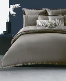 Indulge in elegance. This Donna Karan Modern Classics Truffle sheet boasts 400-thread count cotton sateen fabric for endless comfort.