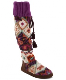 Fun and cozy is the name of this game. Muk Luk's Emma boots feature a funky pattern and pompon detail on the shaft.