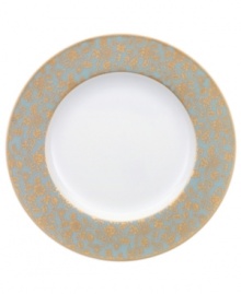 Perfect for casual dining or formal entertaining, dinner plates from this Villeroy & Boch collection feature a blend of gilded opulence and sophisticated style. Cheerful flower blossoms float gracefully across white bone china and gold and aqua filigree patterns as this lively set enhances your tabletop.